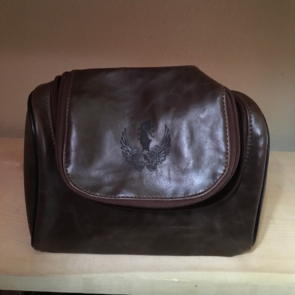 Men’s toiletries case